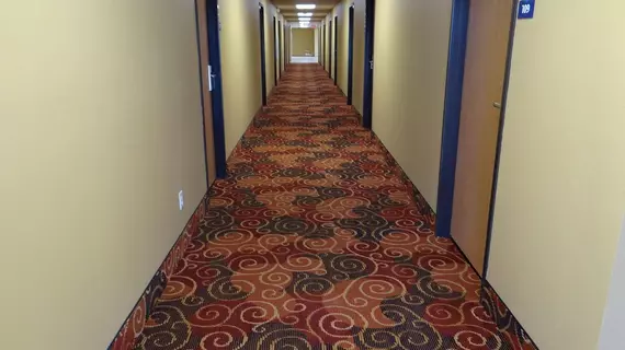 Days Inn and Suites El Dorado | Kansas - Wichita (ve civarı) - El Dorado