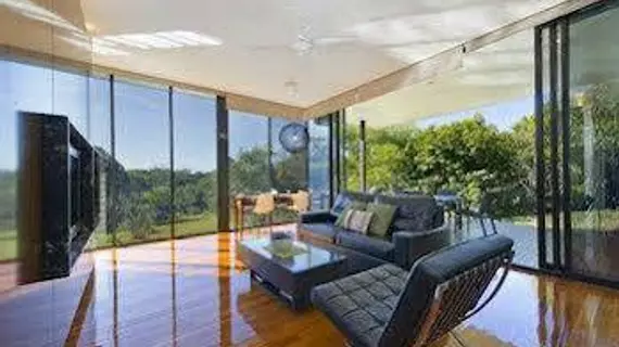 Glass On Glasshouse | Queensland - Glass House Mountains