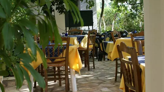 Sebastian's Family Taverna & Accommodation | İyon Adaları - Korfu - Achilleio