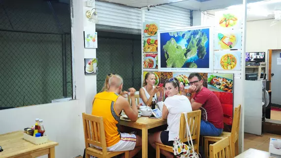 Phi Phi October Guesthouse | Krabi İli - Ko Phi Phi