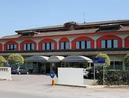 Hotel Ristorante Continental | Lombardy - Bergamo - Bergamo (ve civarı) - Osio Sotto