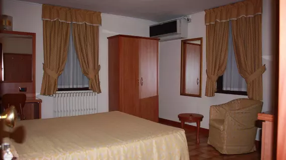 Piccolo Hotel | Lombardy - Milano (ve civarı) - Milano