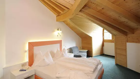 Hotel Alpenjuwel | Trentino-Alto Adige - Güney Tirol (il) - Curon Venosta