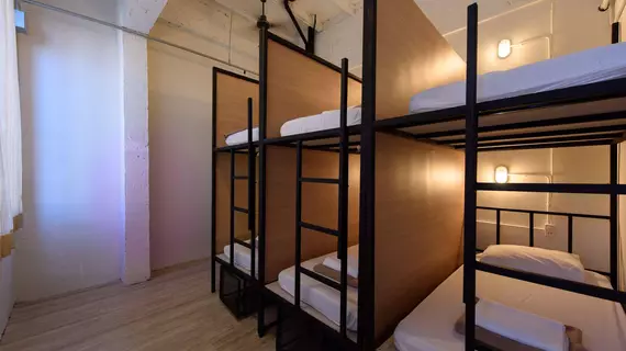 Warm White Hostel | Bangkok - Talat Yot