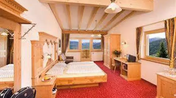 Hotel Gerstl | Trentino-Alto Adige - Güney Tirol (il) - Malles Venosta - Slingia