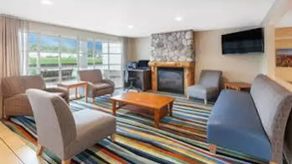 Baymont Inn & Suites St. Ignace Lakefront | Michigan - St Ignace