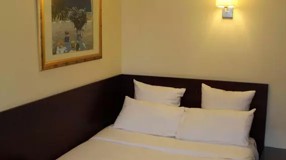 Hotel Saint Cyr Etoile | Ile-de-France - Paris - Ternes