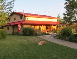 Lazy M Lodge | Alberta - Caroline