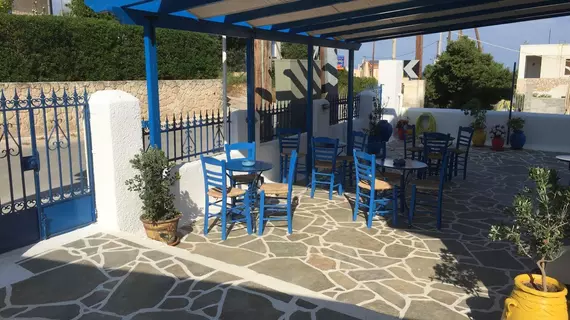 Blue Dolphin Studios and Apartment | Attica - Aegina