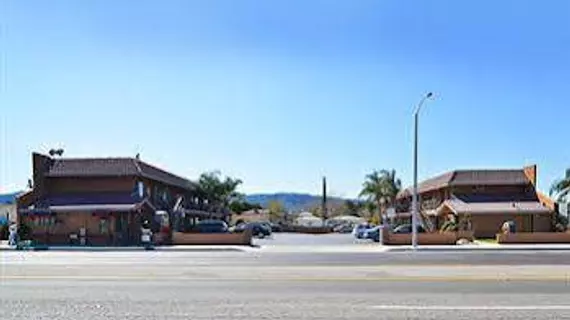 Santa Clarita Motel | Kaliforniya - Los Angeles County - Newhall