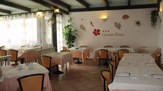 Geranio Rosso Hotel & Restaurant | Sardinya - Sassari - Stintino