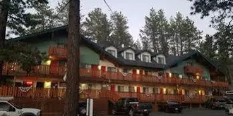 Honey Bear Lodge & Cabins