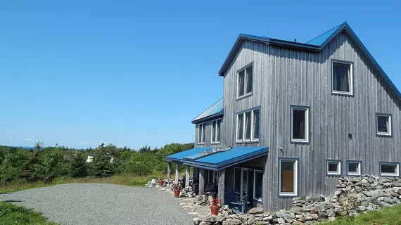 Blue Tin Roof B & B | Nova Scotia - Livingstone Cove