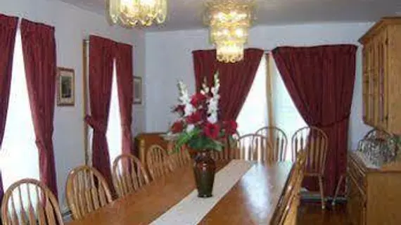 Locust Tree Bed and Breakfast | Connecticut - Torrington (ve civarı) - Canaan