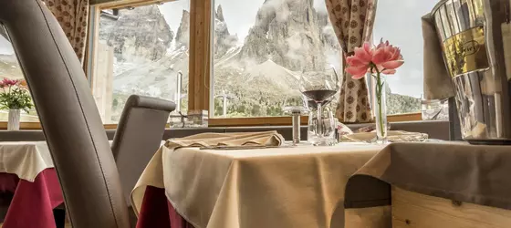 Passo Sella Dolomiti Mountain Resort | Trentino-Alto Adige - Güney Tirol (il) - Selva di Val Gardena