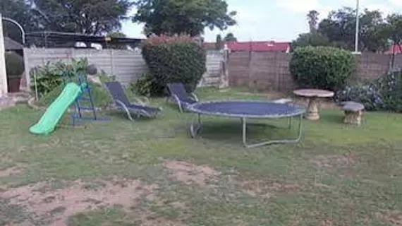 All Are Welcome Guest House | Gauteng - City of Tshwane - Johannesburg (ve civarı) - Benoni