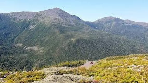 Covered Bridge River View Lodge | New Hampshire - Jackson