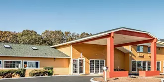 Econo Lodge Inn and Suites