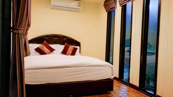 Hua Hin In Boxes | Prachuap Khiri Khan (ili) - Hua Hin (ve civarı) - Hua Hin