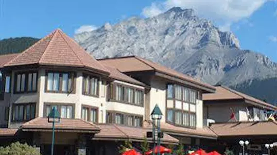 The Elk & Avenue Hotel | Alberta - Banff