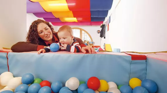 Apart- und Kinderhotel Muchetta | Maloja District - Graubuenden - Wiesen