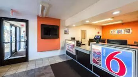 Motel 6 Reno West | Nevada - Pyramid Lake Kızılderili Bölgesi - Reno (ve civarı) - Reno