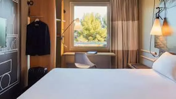 ibis La Ciotat | Provence - Alpes - Cote d'Azur - Bouches-du-Rhone (bölge) - Marseille (ve civarı) - La Ciotat