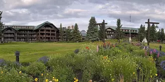 Glacier Park Lodge