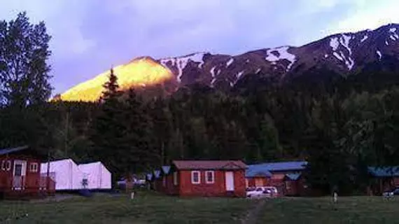 Gwin's Lodge & Roadhouse Est. 1952 | Alaska - Cooper Landing