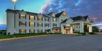 Lancaster Inn & Suites