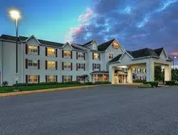 Lancaster Inn & Suites