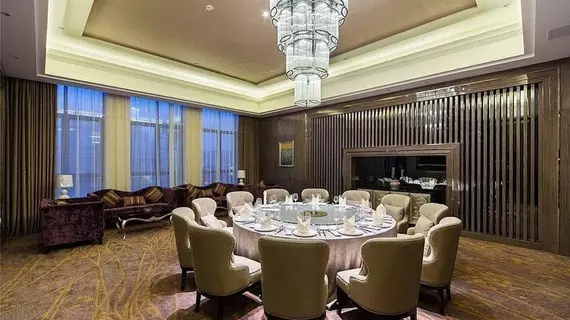 Chengdu Phoenix International Hotel | Sişuan - Chengdu - Shuangliu District