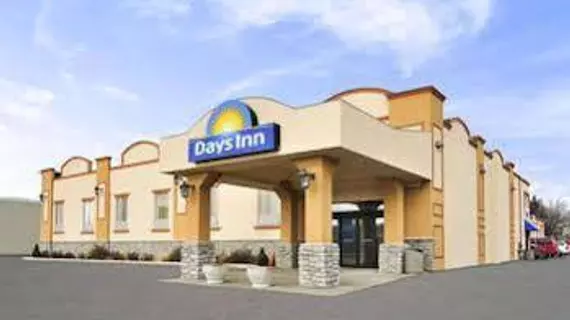 Days Inn Brampton | Ontario - Toronto (ve civarı) - Brampton