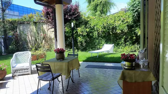 A Casa Di Manu B&B | Lombardy - Brescia (il) - Desenzano del Garda