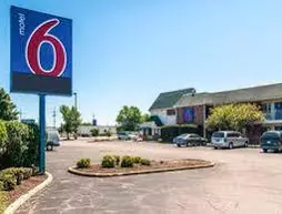 Motel 6 Chicago - Elk Grove | İllinois - Elk Grove Village