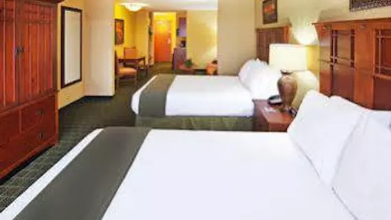 The Q Hotel & Suites | Missouri - Springfield (ve civarı) - Springfield