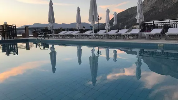 Continental Hotel | Ege Adaları - Kilimli (Kelemez) - Massouri