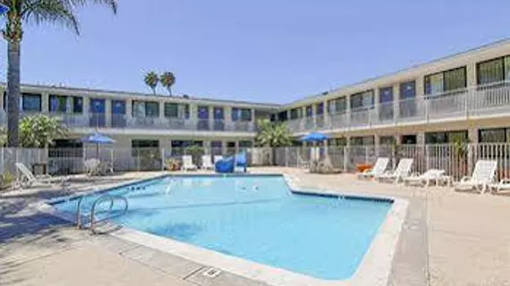 Motel 6 Santa Barbara - Goleta | Kaliforniya - Santa Barbara (ve civarı) - Goleta