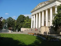 Budapest Museum Central | Pest County - Budapeşte (ve civarı) - Budapeşte Kent Merkezi - Belváros - Lipótváros