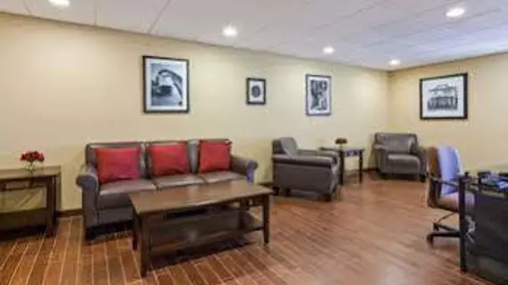 Baymont Inn & Suites Southfield/Detroit | Michigan - Detroit (ve civarı) - Southfield