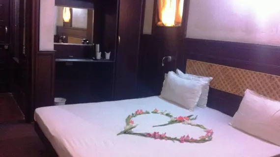 Hotel Sadaf | Cammu ve Keşmir - Srinagar (ve civarı) - Srinagar