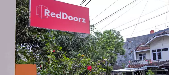 RedDoorz near Exit Tol Pasteur | West Java - Bandung (ve civarı) - Bandung