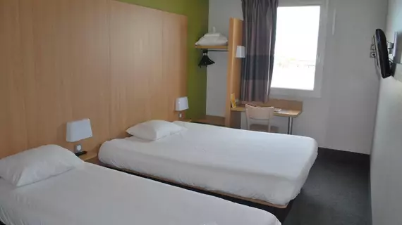 B&B Lyon Vénissieux | Auvergne-Rhone-Alpes - Rhone (bölge) - Lyon (ve çevresi) - Venissieux