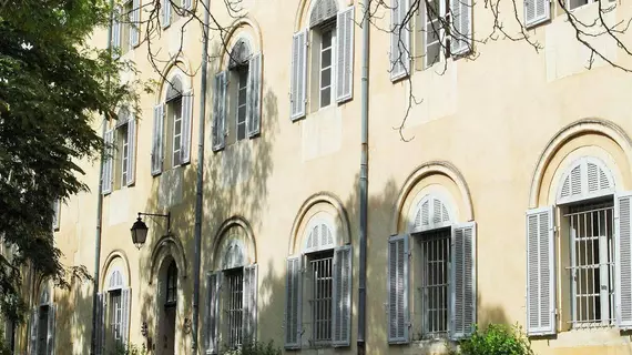 Hostellerie de l'Abbaye de Frigolet | Provence - Alpes - Cote d'Azur - Bouches-du-Rhone (bölge) - St.-Remy-de-Provence (ve civarı) - Tarascon