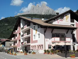 Hotel Garni Vittoria | Trentino-Alto Adige - Trento İli - Primiero San Martino di Castrozza - Tonadico