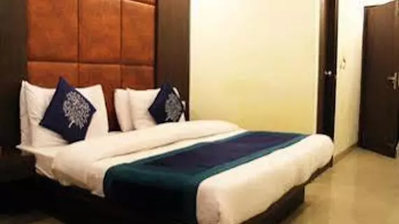 OYO Rooms Revolving Restaurant Mussoorie | Uttarkand - Dehra Dun Bölgesi - Dehradun - Mussoorie