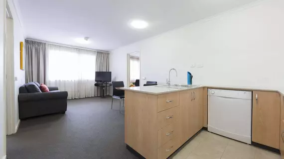 Premier Hotel & Apartments | Avustralya Başkent Bölgesi - Tuggeranong - Kanberra (ve civarı) - Belconnen