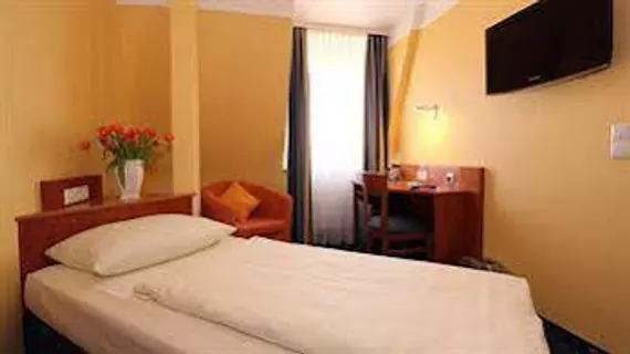 Hotel Astro | Baden-Wuerttemberg - Rems-Murr-Kreis - Stuttgart (ve civarı) - Stuttgart