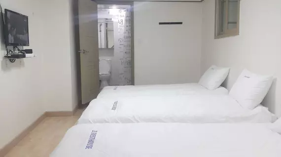 Myeongdong Guesthouse ZZ | Gyeonggi - Seul (ve civarı) - Seul - Myeongdong