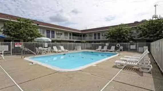 Motel 6 Cleveland West - Lorain - Amherst | Ohio - Cleveland (ve civarı) - Amherst